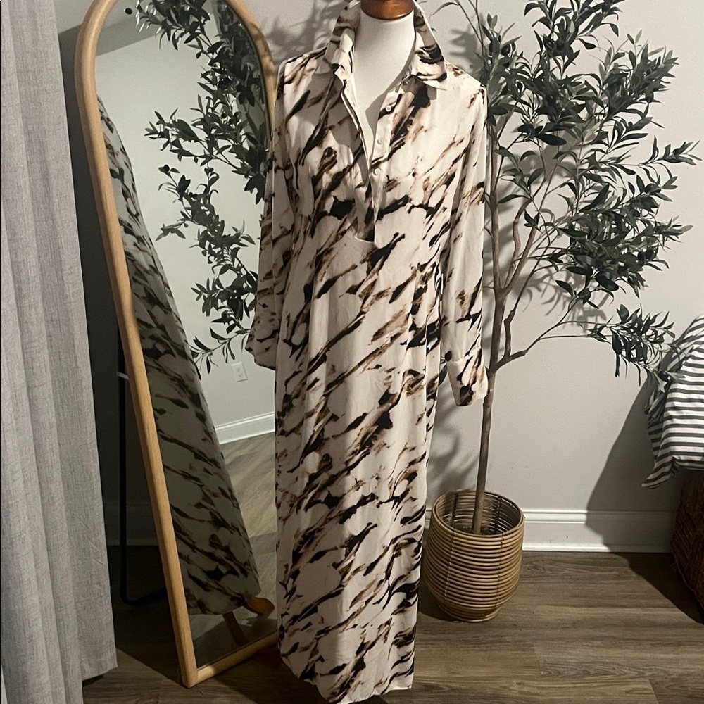 Donna Karan Black and Cream Long Sleeve Dress